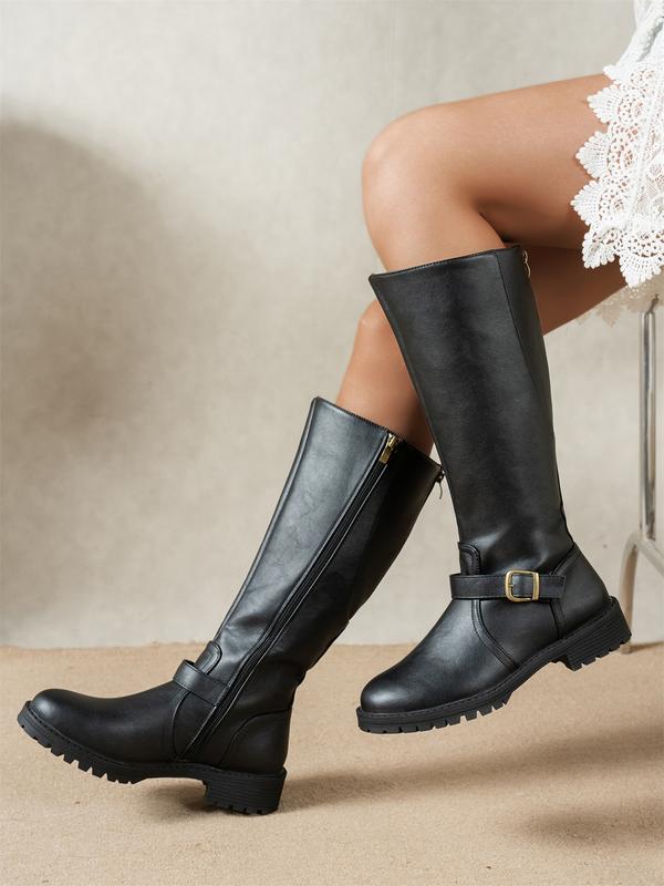 Botas altas con hebilla decorativa