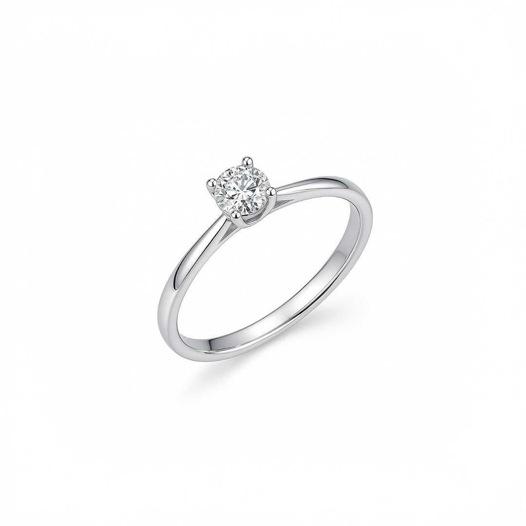 Anillo solitario en tono rosado con circonita central