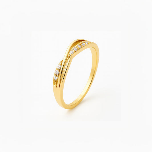 Anillo fino dorado con detalle de circonitas