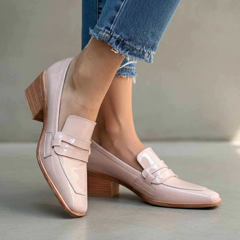 Mocasines de tacón con acabado elegante