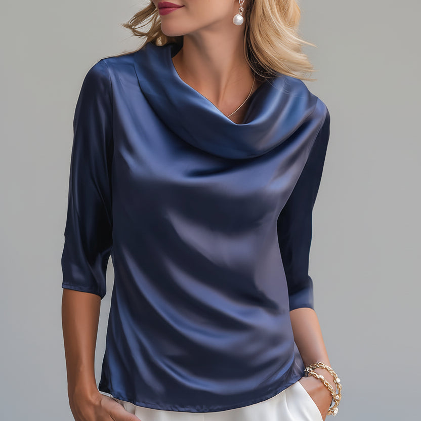 Blusa satinada azul marino con escote drapeado