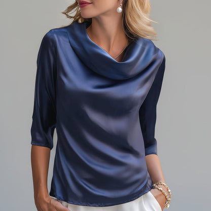 Blusa satinada azul marino con escote drapeado