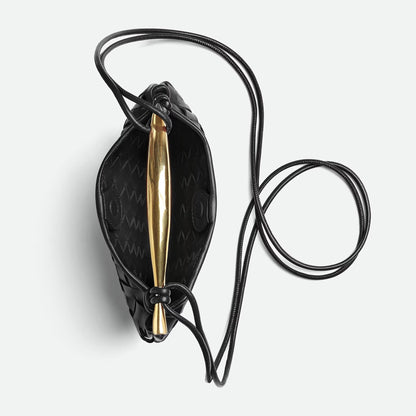Bolso compacto trenzado con asa rígida
