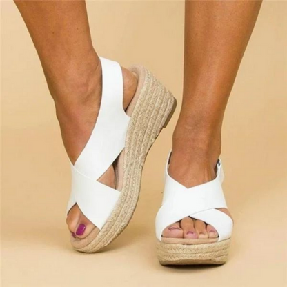 Sandalias de cuña con tiras cruzadas