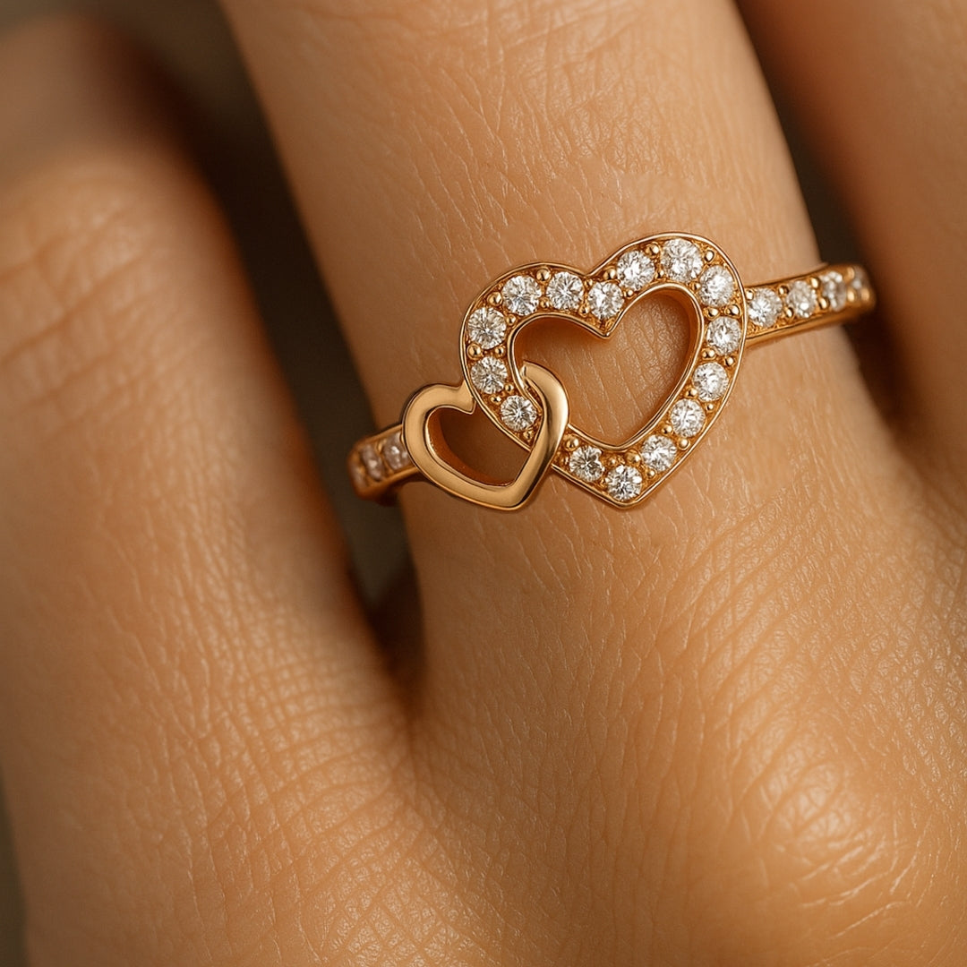 Anillo con doble corazón y circonitas