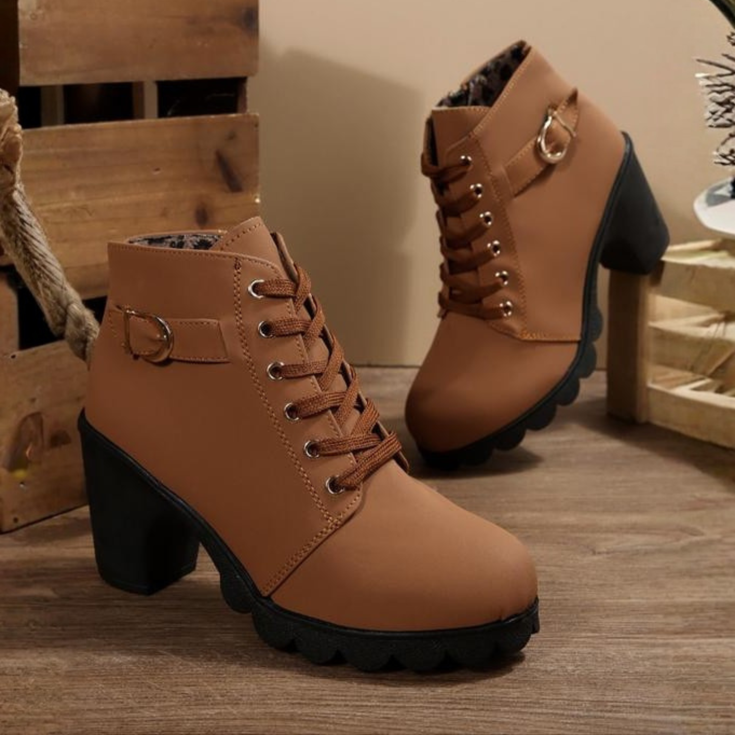 Botines de tacón con cordones y hebilla
