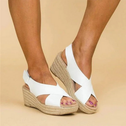 Sandalias de cuña con tiras cruzadas
