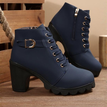 Botines de tacón con cordones y hebilla