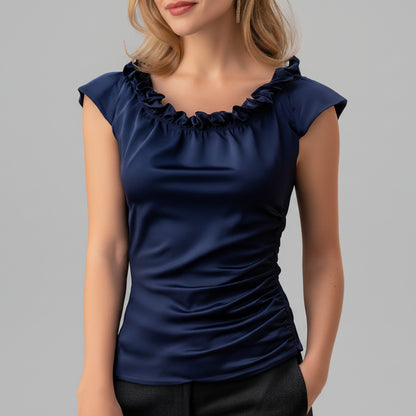 Top satinado azul marino con escote fruncido