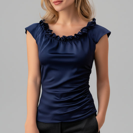 Top satinado azul marino con escote fruncido