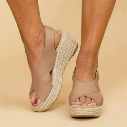 Sandalias de cuña con tiras cruzadas
