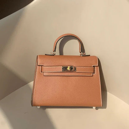 Bolso estructurado de mano con solapa