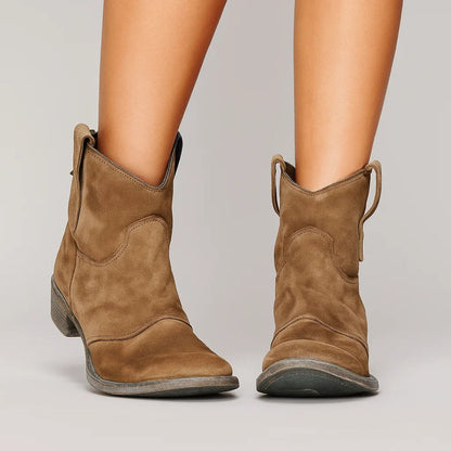Botines estilo western con acabado efecto ante