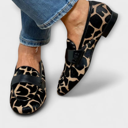 Leonor | Mocasines leopardo con detalle metálico