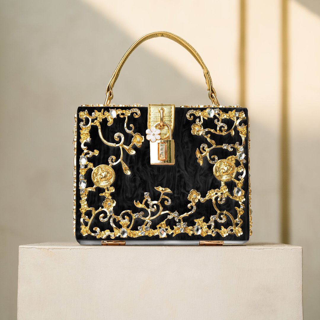 Bolso rígido tipo box con detalles florales