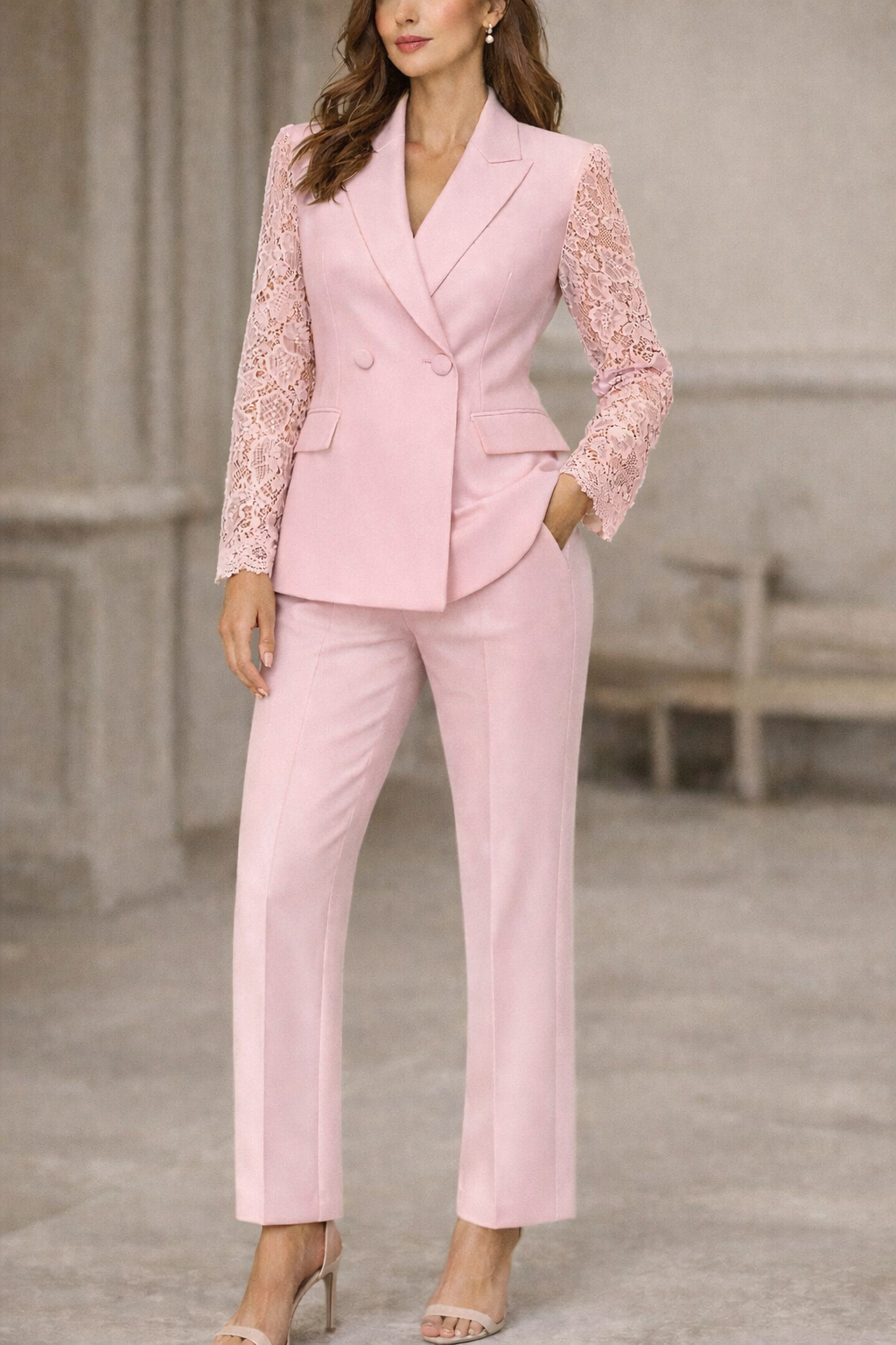 Conjunto sastre elegante con blazer de encaje