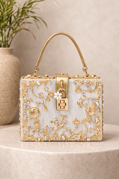 Bolso rígido tipo box con detalles florales