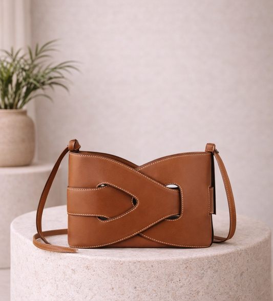 Bolso de hombro compacto con solapa