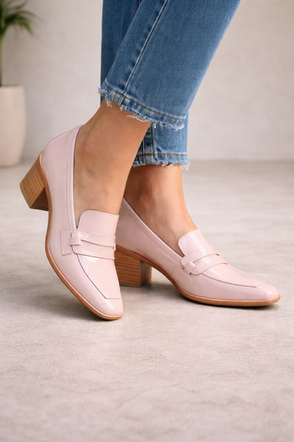 Mocasines de tacón con acabado elegante