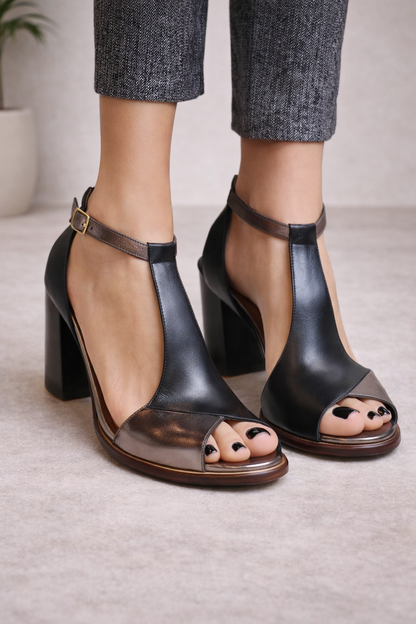 Sandalias de tacón con diseño en T