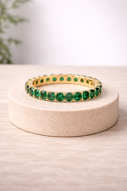 Anillo tipo alianza con circonitas verdes