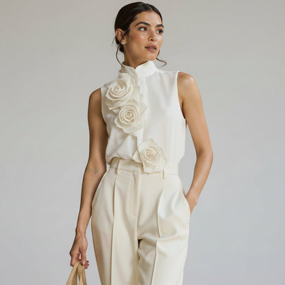 Blusa sin mangas con detalle floral en relieve