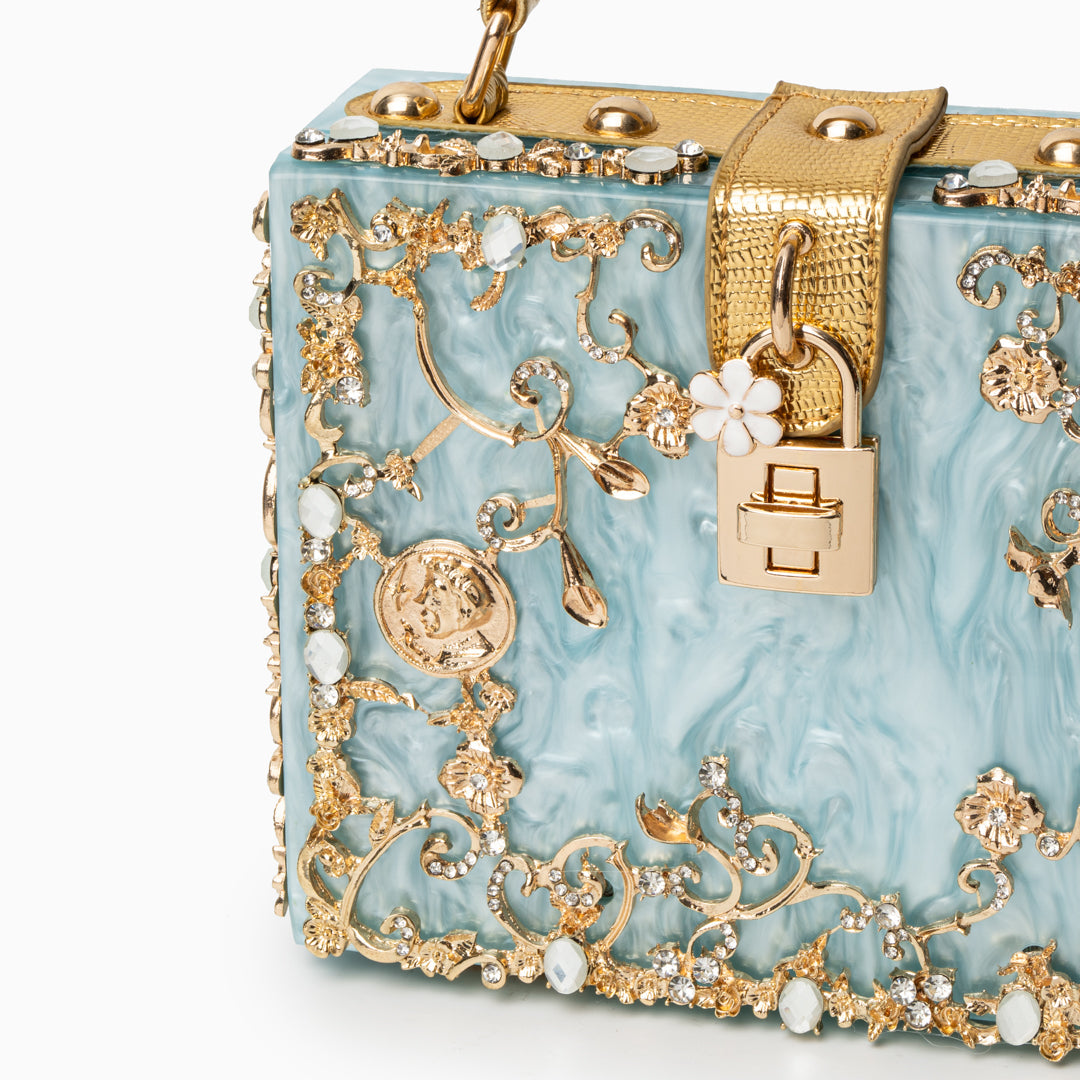 Bolso rígido tipo box con detalles florales