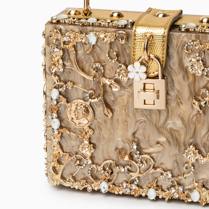 Bolso rígido tipo box con detalles florales