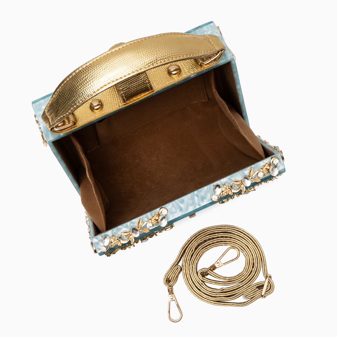 Bolso rígido tipo box con detalles florales