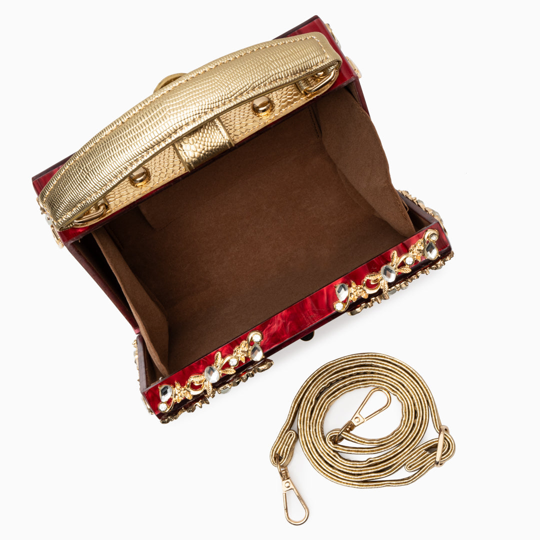 Bolso rígido tipo box con detalles florales