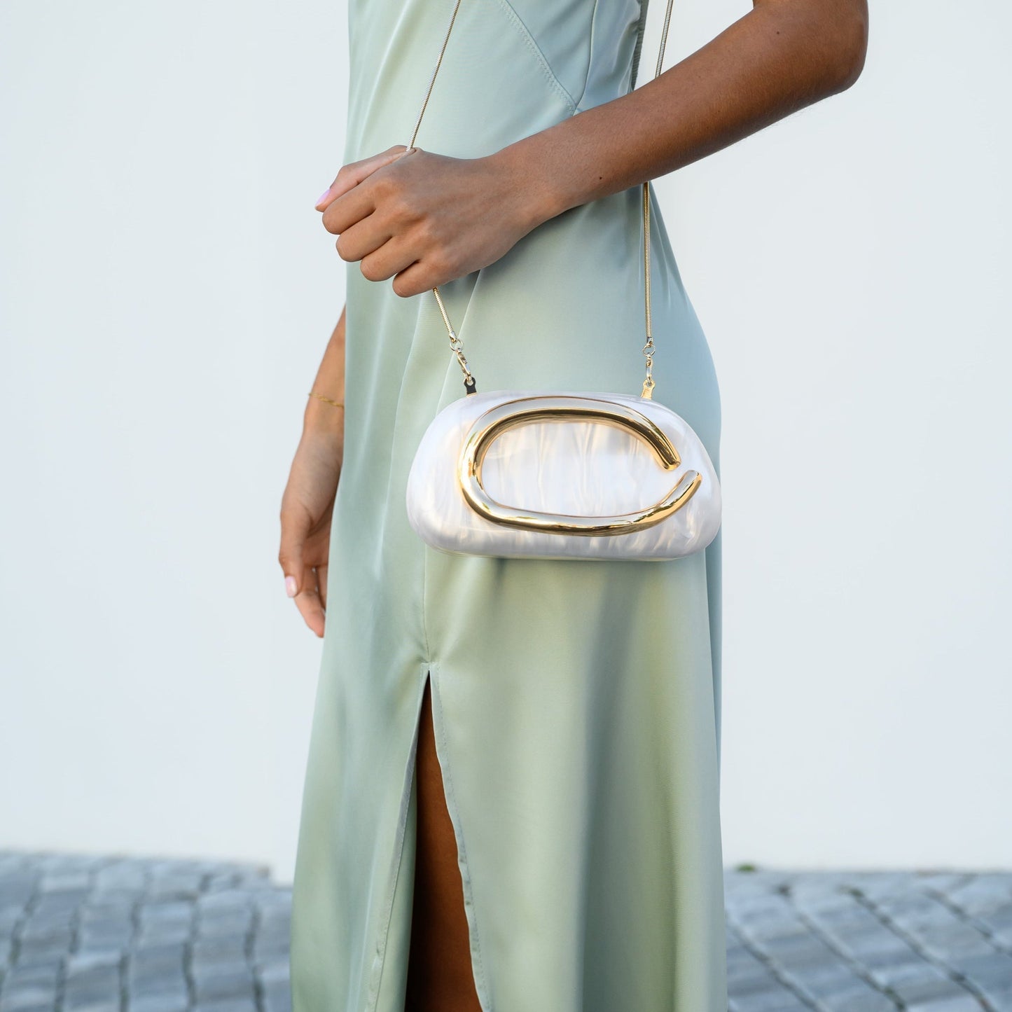 Bolso con acabado nacarado