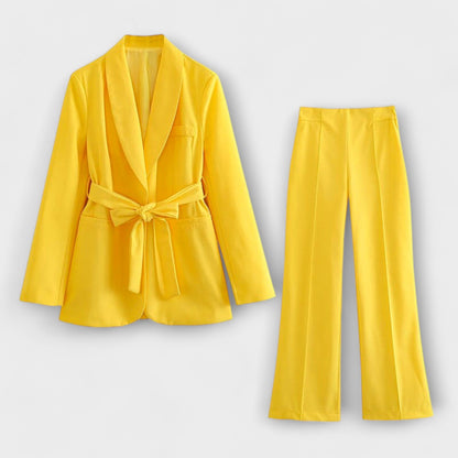 Conjunto sastre Lena con blazer y pantalón elegante