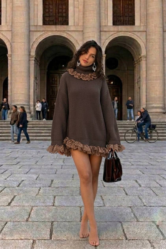 Vestido corto de punto con volante en el bajo