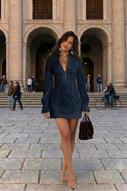 Vestido corto efecto ante con detalle de encaje