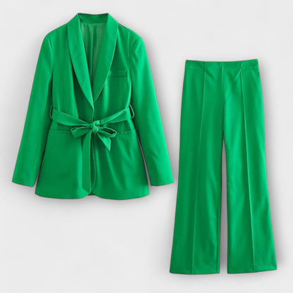 Conjunto sastre Lena con blazer y pantalón elegante