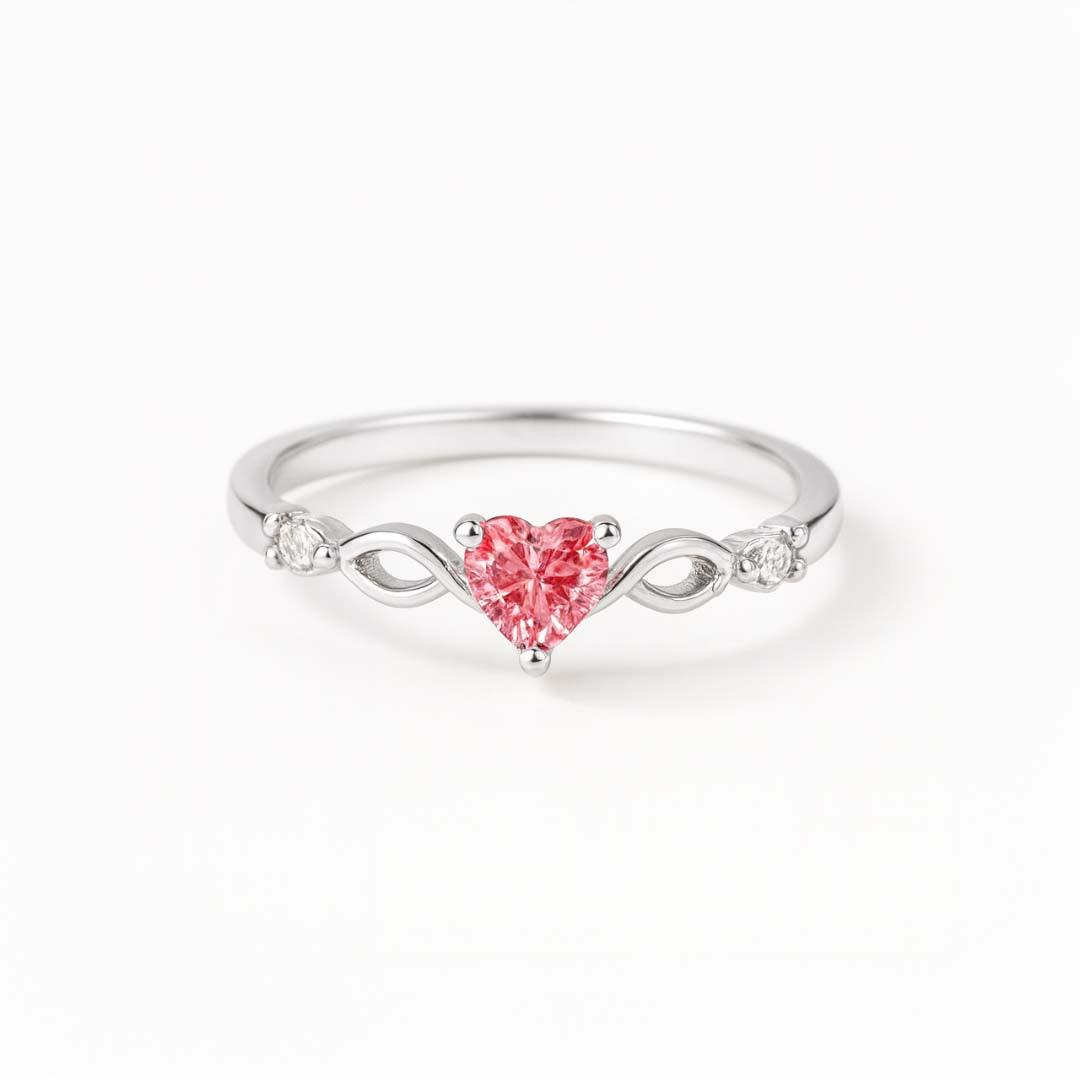 Anillo fino dorado con corazón de circonita
