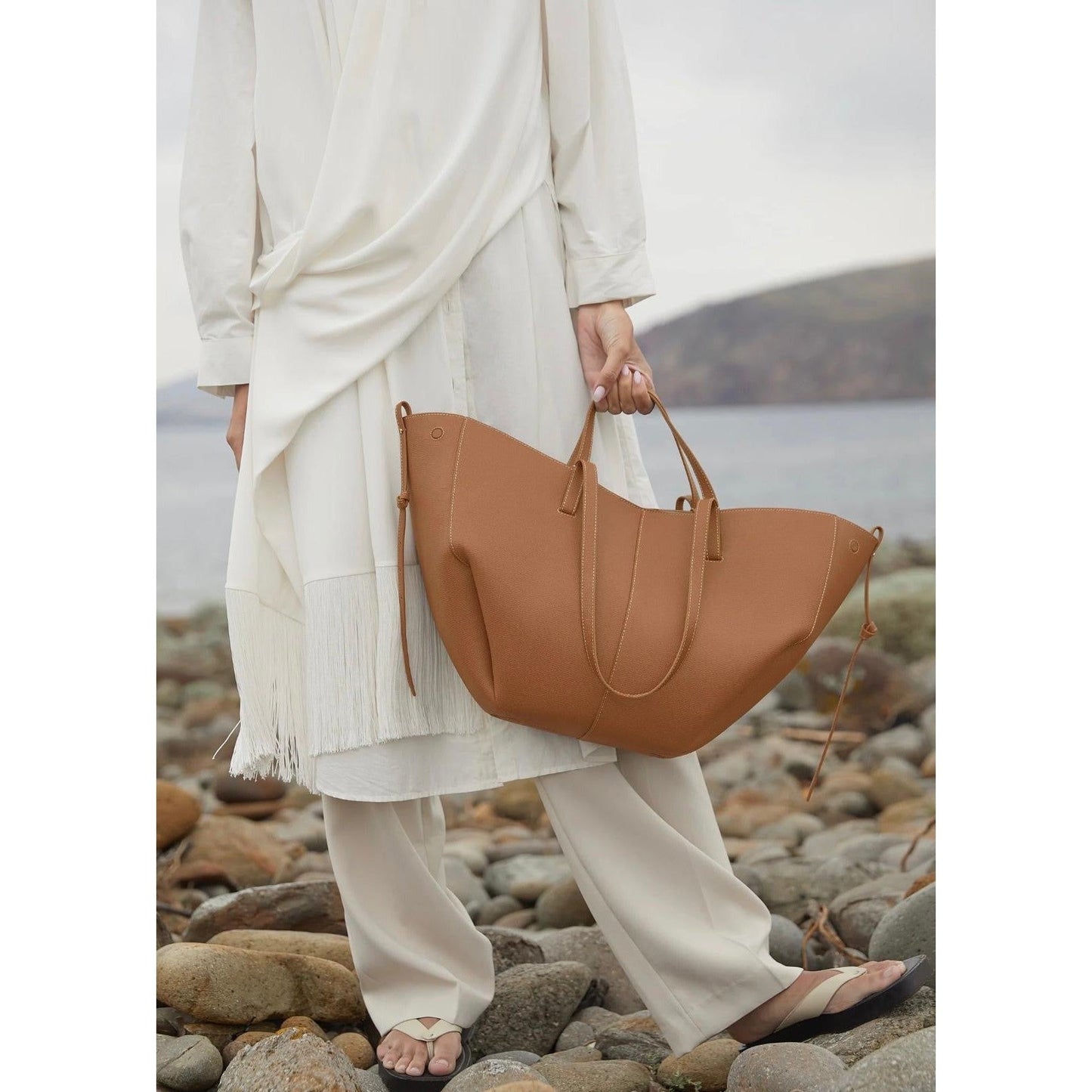 Bolso tote amplio de diseño minimalista
