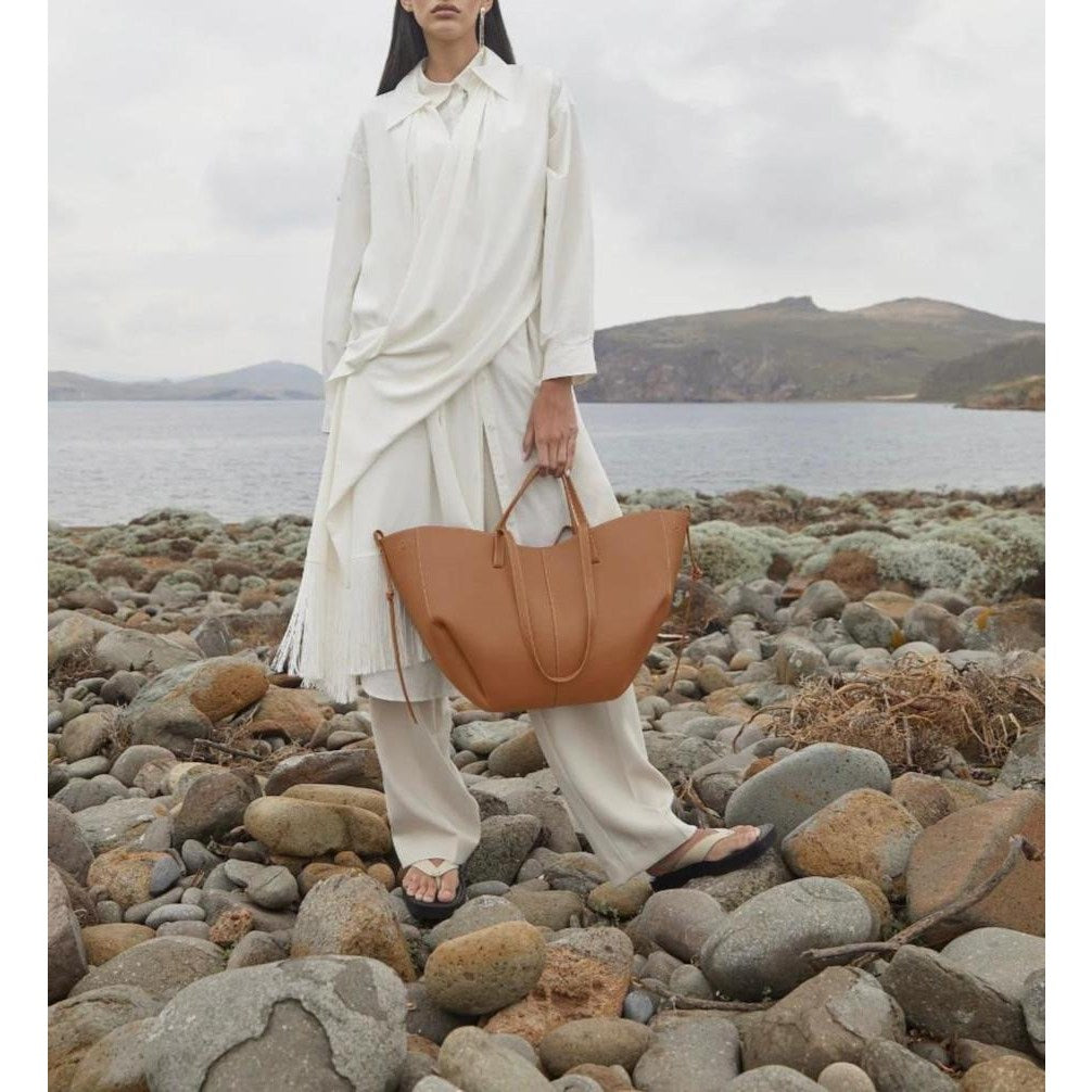 Bolso tote amplio de diseño minimalista