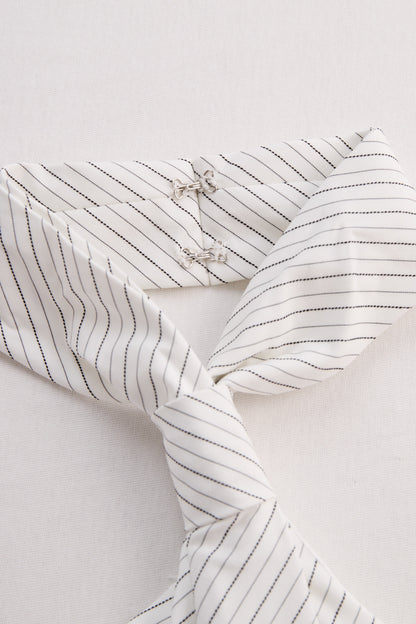 Blusa halter a rayas con nudo frontal