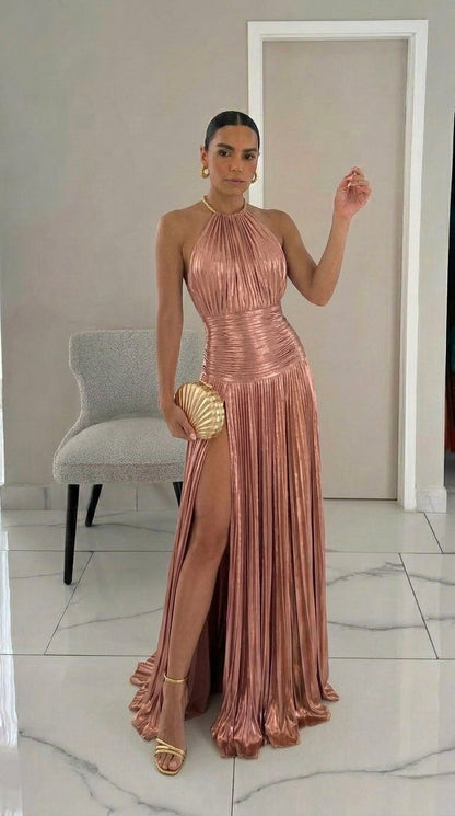 Emma | Vestido largo satinado con escote halter y abertura lateral