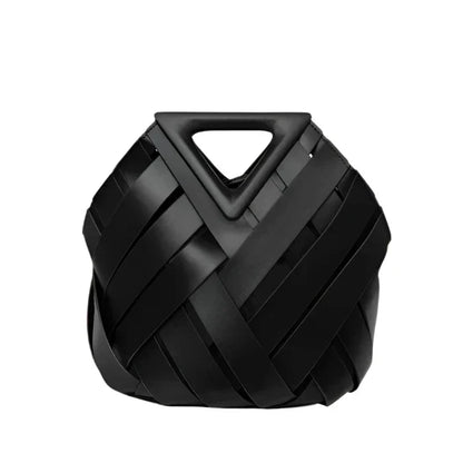 Bolso trenzado con diseño estructurado
