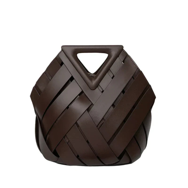 Bolso trenzado con diseño estructurado