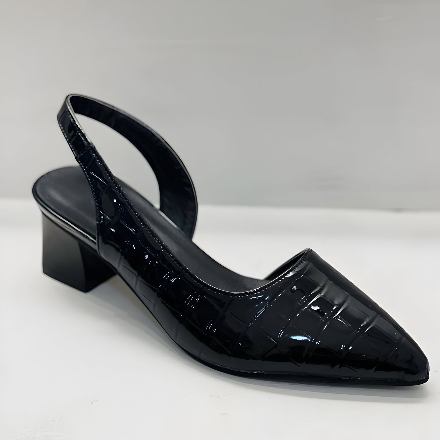 Lynn | Zapatos destalonados de punta fina con tacón bajo