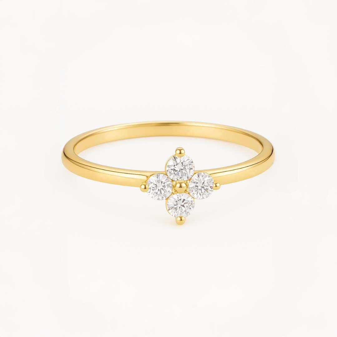 Anillo dorado con flor de circonitas
