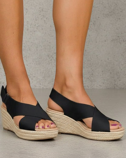 Sandalias de cuña con tiras cruzadas