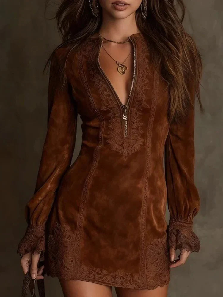 Vestido corto efecto ante con detalle de encaje