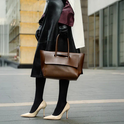 Bolso tote amplio con diseño minimalista