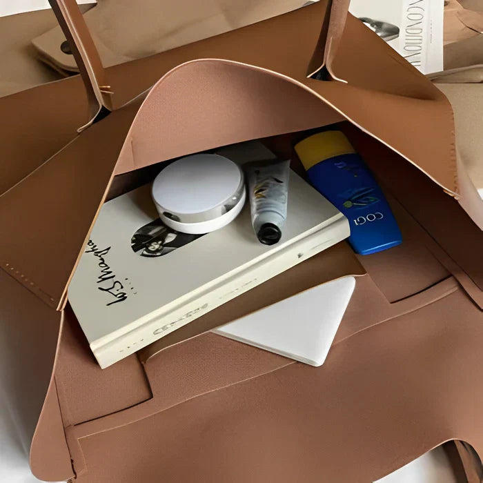 Bolso tote amplio con diseño minimalista