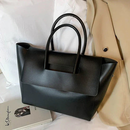 Bolso tote amplio con diseño minimalista