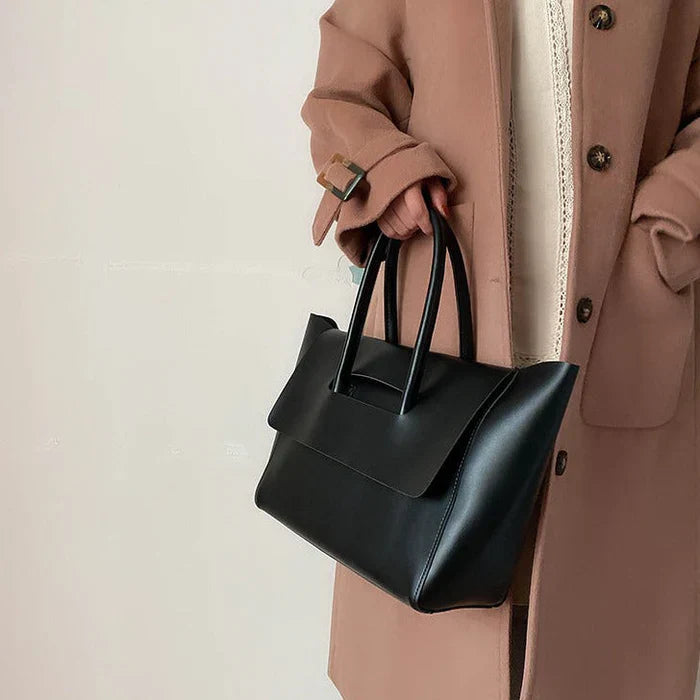 Bolso tote amplio con diseño minimalista